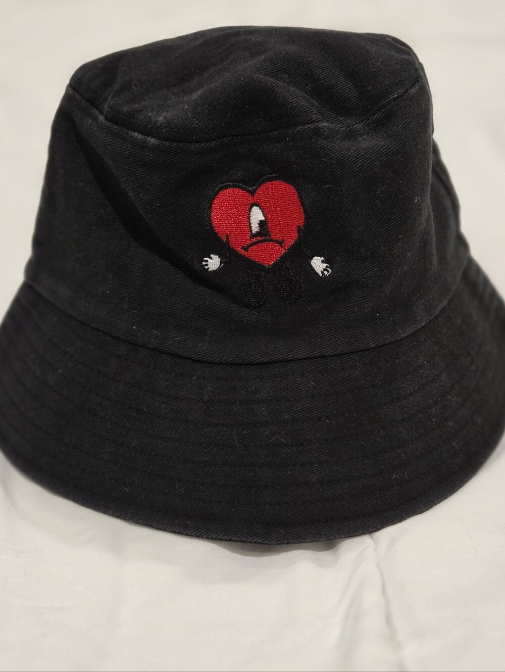 Un Verano Sin Ti Embroidered Sad Heart Black Cotton Bucket Hat - Size 58